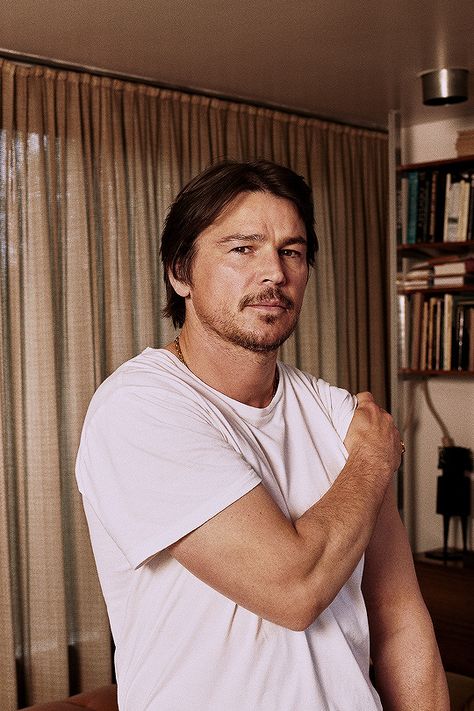 JOSH HARTNETT - photographed by Venetia Scott for Interview Magazine Venetia Scott, Josh Harnett, Trapped Movie, Good Shepard, Older Mens Hairstyles, Josh Hartnett, Interview Magazine, No Way Out, Poses References