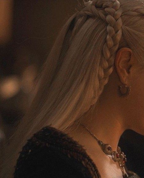 Rhaenyra Targaryen Hair, Targaryen Hairstyles, Daella Targaryen, Princess Rhaenyra, Targaryen Hair, Dragon Dance, Targaryen Aesthetic, Rhaenyra Targaryen, Hair Icon