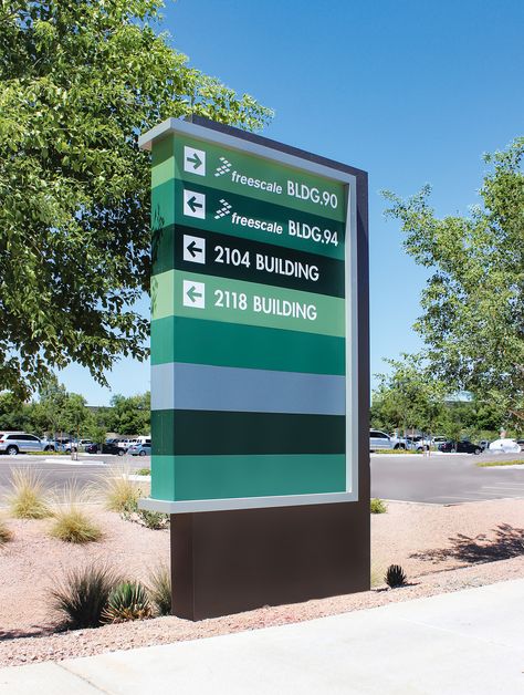 A directional sign for vehicular wayfinding helps visitors of the campus. Sign Design Ideas, Road Signage, Farm Studio, Entrance Signage, Pylon Sign, Signage Board, Wayfinding Signage Design, Monument Signs, Wayfinding Signs