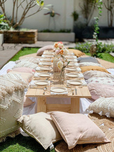 Boho picnic set up in Perth Backyard Picnic Set Up Ideas, Boho Picnic Set Up, Picnic Brunch Ideas Table Settings, Picnic Garden Party, Picnic Table Set Up, Popup Picnic, Picnic Set Up Ideas, Boho Picnic Wedding, Boho Chic Picnic