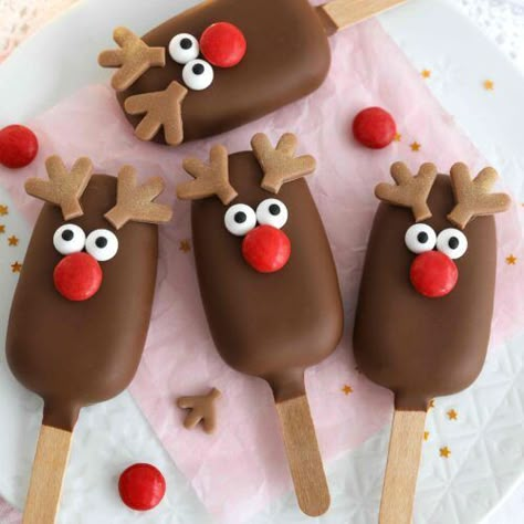 Rentier-Cakesicles mit Schokolade und Baileys - lebe liebe backe Christmas Cakesicles, Christmas Treat Ideas, Christmas Bakery, Cake Pop Ideas, Pop Ideas, Christmas Dinner Party, Christmas Shoot, Christmas Treat, Christmas Cakes