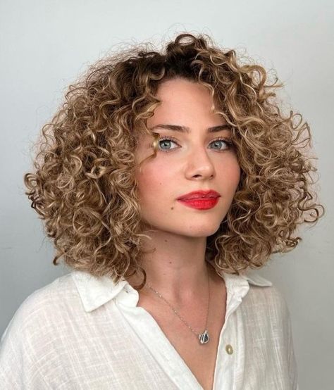 Lob Curly Hair, Curly Hair White Girl, Long Curly Layers, Short Natural Curls, Curly Lob, Blonde Lob, Natural Curly Hair, Curly Haircuts, Blonde Curly Hair