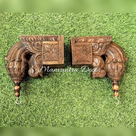 Pooja Door Carving Design, Bhartiya Baithak, Outdoor Partition, Wooden Cornice, Latest Door Designs, Carved Wooden Panels, Indian Room Decor, Wood Carving Furniture, Single Door Design