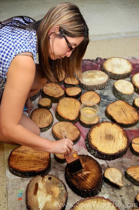 How to Create a Natural Log Pathway + Video Log Pathway, Dirt Cheap, Carving Wood, Garden Pathway, Wood Slices, Outdoor Projects, Garden Paths, Cheap Home Decor, Dream Garden