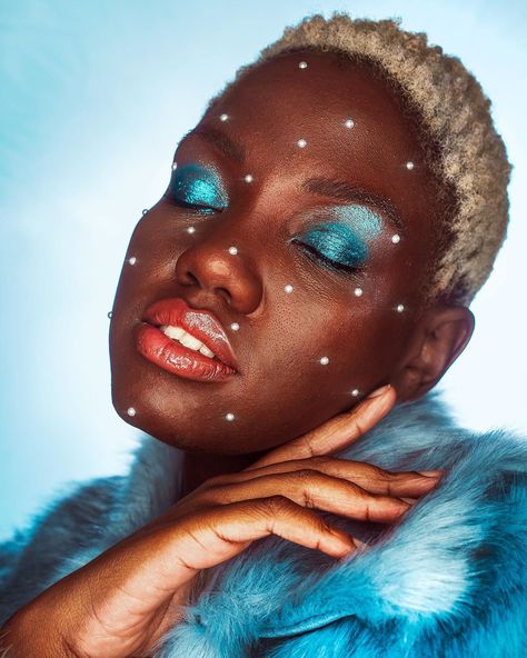 Saphron Morgan on Instagram: “Winter❄️ A shimmery blue eye with pearl accents, makeup influenced by winter🌨  Photographer: @aylacarli  Model: @chish_k  Mua: me🙌🏻…” Winter Ball Aesthetic, Makeup Competition, Mermaid Inspiration, Angel Makeup, Winter Ball, Makeup Portfolio, Holiday Makeup Looks, Winter Formal, Holiday Makeup