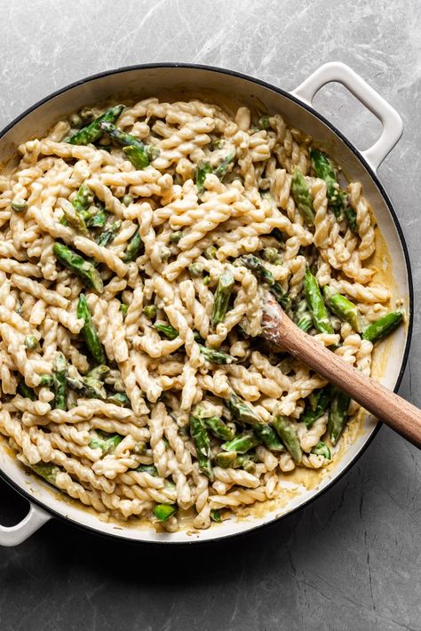 Vegan Asparagus Recipes, Vegan Pasta Primavera, Asparagus And Peas, Creamy Lemon Pasta, Lemon Asparagus Pasta, Pasta With Asparagus, Asparagus Recipes Baked, Grilled Asparagus Recipes, Resep Pasta