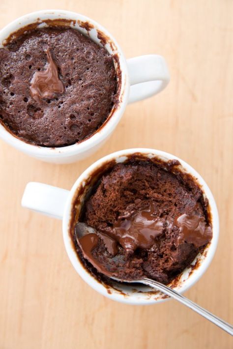 Microwaveable Chocolate Cake in a Mug Chocolate Cake For Two Recipe, Cake For Two Recipe, Microwave Chocolate Cakes, Instant Dessert, Torte Cupcake, Molten Chocolate, Mud Cake, Chocolate Mugs, Chocolate Mug Cakes