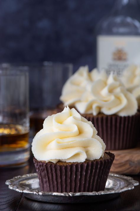 Whisky Buttercream - Smooth sweet buttercream with a delicious kick of Whiskey. Irish Coffee Cake, Whisky Cake, Whiskey Chocolate, Orange Bundt Cake, Wine Cake, Cake Frosting Recipe, Scottish Recipes, Chocolate Buttercream Frosting, Buttercream Recipe