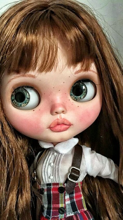 Blythe Bebek, Angry Girl, Big Eyes Doll, Love Pink Wallpaper, Kool Kids, Doll Clothes Barbie, Doll Makeup, Blythe Dress, Blythe Clothes