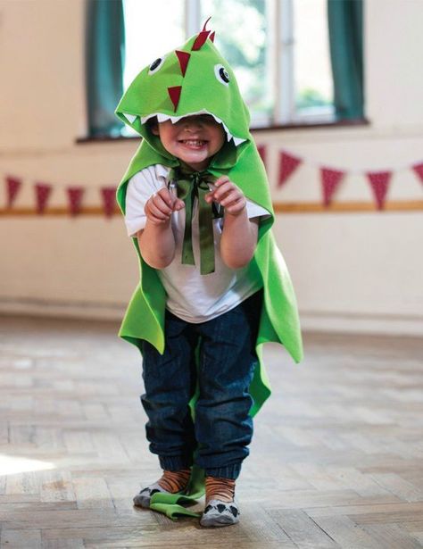 this dragon cape tutorial from the knight craft book makes an easy dragon costume Knight Craft, Dragon Cape, Costume Dinosaure, Diy Costumes Kids Boys, Cape Tutorial, Diy Dragon, Princess Crafts, Cape Costume, Diy Costumes Kids