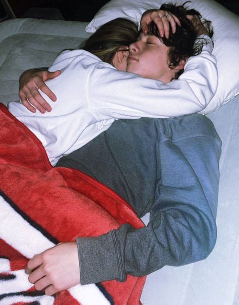 Couple Sleeping, Flot Makeup, Teenage Love, Couple Goals Teenagers, My Kind Of Love, Cute Relationship Photos, Teen Love, Boyfriend Goals, Cute Couples Photos