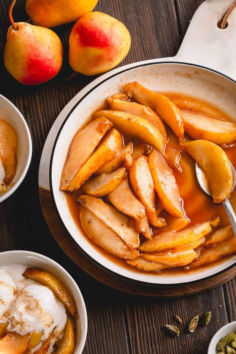 How to Make Caramelized Pears Impressive Fall Desserts, Pear Quick Bread, Carmelized Pears, Caramelized Pear, Pear Varieties, Oyster Stew, Plain Cheesecake, Pear Butter, Baked Pears