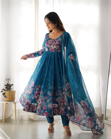 Organza Anarkali Dress, Kali Pattern, Women Wedding Suit, Frock Suit, Armaan Malik, Suit Indian, Georgette Gown, Cotton Blouse Design, Glamorous Saree