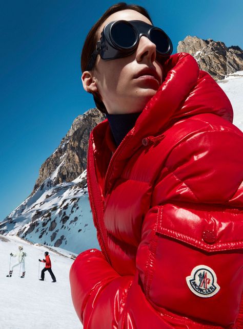 Moncler Celebrates Its 70th Year At Milan Fashion Week Sportswear Editorial, Moncler Ski, Ski Inspiration, Snow Photoshoot, Mens Editorial, Snow Fashion, Photoshoot Concept, Snowboard Jacket, 70th Birthday