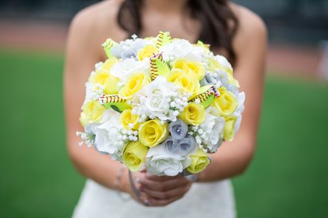 Baseball / Softball Wedding Bouquet. We made the softball roses from actual softballs and Wedding Decor by Ruth designed the bouquet. Softball Flower Arrangements, Softball Wedding Ideas, Softball Themed Wedding, Softball Bouquet, Baseball Wedding Decor, Softball Roses, Wedding Baseball, Softball Wedding, Prom Bouquet