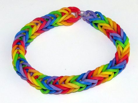 Full Screen Image of the Fishtail Bracelet | Rainbow Loom Patterns