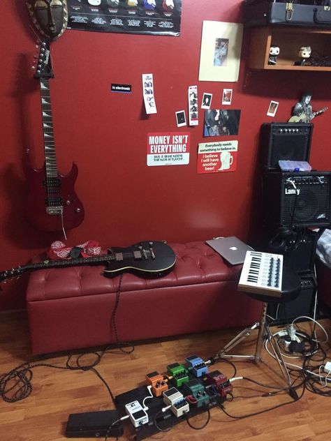 Money Isn't Everything, Music Jam, Dylan Obrian, Rockstar Aesthetic, Guitar Rig, Music Studio Room, Electro Music, Steve Lacy, Garage Band