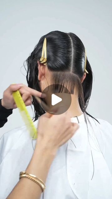 Mu Rong on Instagram: "Do you know how to cut a beautiful short hair? Teach you in 5 minutes #haircut #hairstyle #hairsalon #hairstyles #Hair #Hairdresser #haircare #hairtutorial #haircolor" Diy Haircut Short, How To Cut Hair Short, Should I Cut My Hair Short, How To Cut My Own Hair At Home, How To Cut Short Hair At Home, Diy Short Haircut, Diy Short Haircut At Home, How To Cut Hair At Home, Layered Short Haircut