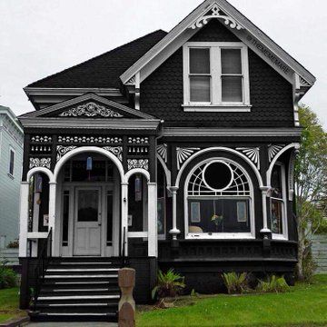 Goth Home Exterior, Gothic Victorian House Interior, Black Victorian House, House Decor Black, Gothic Beach, Gothic Living Rooms, Gothic Architecture Interior, Gothic Victorian House, Gothic Farmhouse