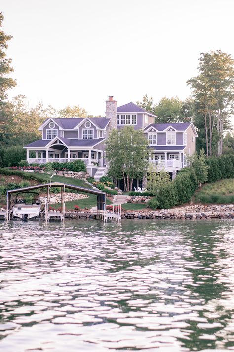 Cozy, Eclectic Cottage Style in Walloon Lake, Michigan Coastal Maine House Exterior, Lake Houses Exterior Cottages, Traditional Lake House, Modern Lake House Exterior, Big Lake House, Cottages Modern, Coastal Mansion, Cottages In The Woods, Lakehouse Exterior