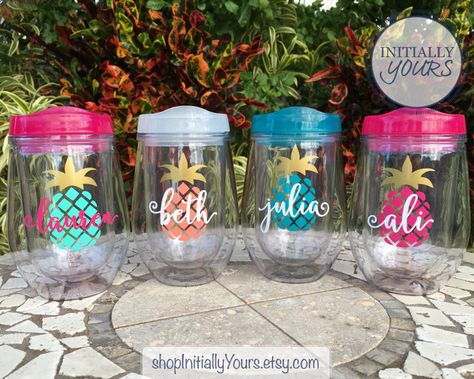 Pineapple Wine, Glass Tumbler With Straw, Bachelorette Cups, Pineapple Cup, Fiesta Tropical, Strawberry Daiquiri, Acrylic Tumbler, Wine Cup, Acrylic Tumblers