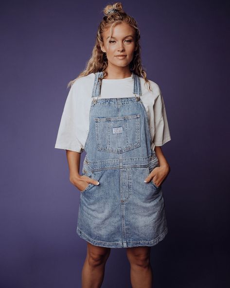 Skirtall is the new Shortall 😏 // Levi’s Nora Skirtall in Silver Lining $98 Skirtall Outfit, Clad And Cloth, Silver Lining, Overall Shorts, Out Of Style, Summer Looks, Going Out, Overalls, Jumper