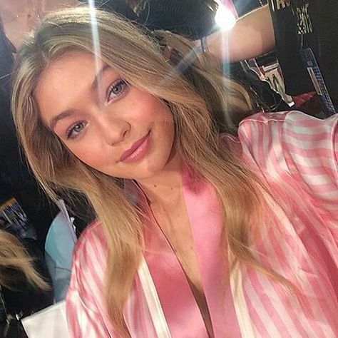 @gigihadid  #victoriassecret #vsfashionshow2015 #vsfs2015 Gigi Hadid 2015, Gigi Hadid Victoria Secret, Gigi Hadid Pictures, Gigi Hadid Looks, Bella Gigi Hadid, Gigi Hadid Outfits, Gigi Hadid Style, Vs Fashion Shows, Hadid Style