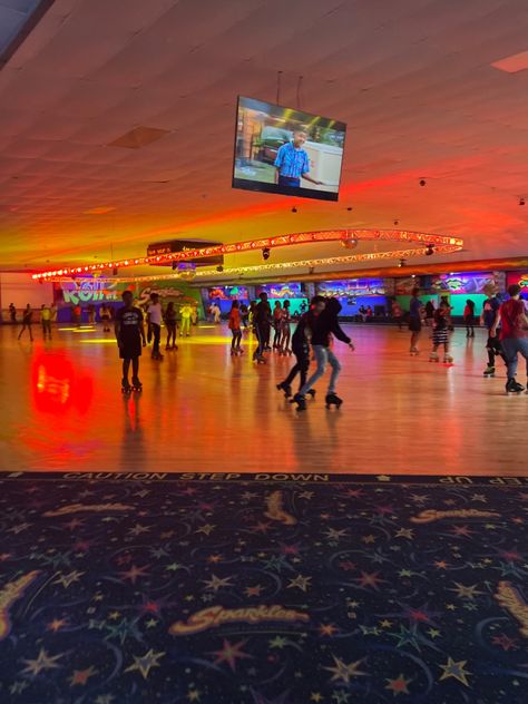 #aesthetic #rollerskating #skater Rollerskate Aesthetic, Happy Birthday Amelia, Rollerskating Aesthetic, Skating Reference, Memory Aesthetic, Skate Rink, Easy Outdoor Projects, Family Fun Center, Roller Skating Rink