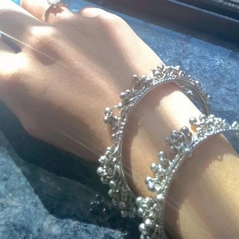 Eid Pics, Pakistani Jewellery, Henna Nails, Self Photography, Desi Aesthetic, Pakistani Jewelry, Bangles Jewelry Designs, Nail Jewelry, Indian Aesthetic