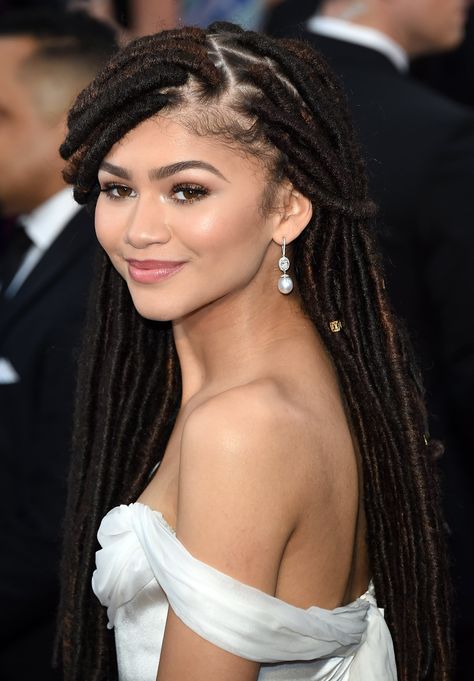 Zendaya Has the Best Hair Game in Hollywood, and These Style Moments Prove It Estilo Zendaya, Long Braided Hairstyles, Zendaya Hair, Faux Locks, Red Carpet Hair, Zendaya Style, Faux Locs Hairstyles, Zendaya Coleman, Locs Hairstyles