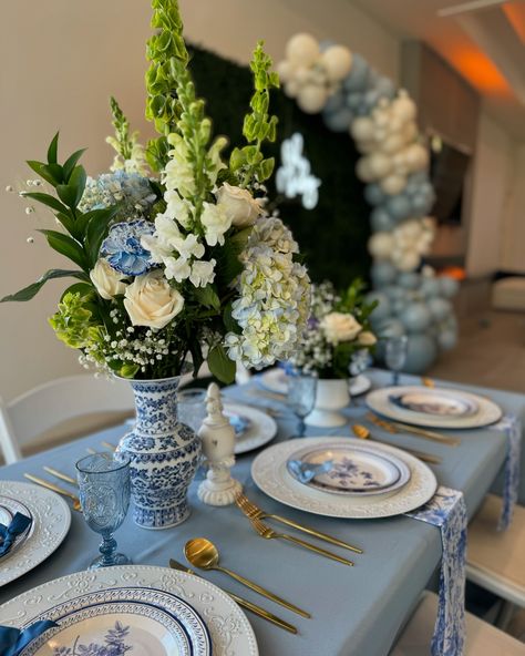 Oui oui to perfection! 🇫🇷✨ Swipe through to see how we brought this French-inspired baby shower tablescape to life! 💙 From the dreamy dusty blue linens to the gold sleek utensils, this setup was all about elegance and attention to detail! 🌸💫 With lush white and blue florals towering over the table and dainty French plate chargers, we created a vibe that was both classic and chic. And can we talk about that cute little side bow? 🎀 Talk about chef’s kiss! From bachelorette parties to baby sho... Blue Toile Baby Shower Decor, Chinoiserie Baby Shower Theme, Chinoiserie Party, Business Grand Opening, Baby Shower Buffet, Baby Bank, Plate Chargers, I Am Her, Classy Baby Shower