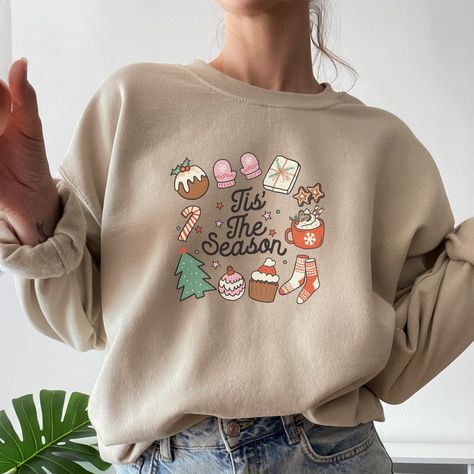 Christmas Shirt Design Ideas, Sweatshirt And Shirt Outfit, Outfit Ideas Shirt, Christmas Sweatshirt Ideas, Christmas Sweater Ideas, Shirt Outfit Ideas, Christmas Sweater Design, Shirt Design Ideas, Kids Candles