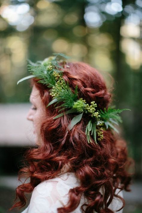 fern, leaves and berries flower crown looks great on a red hair bride Make Your Own Flower Crown, Flower Crown Station, Red Hair Brides, Diy Floral Crown, Boho Flower Crown, Diy Flower Crown, Booth Wedding, Woodsy Wedding, Practical Wedding