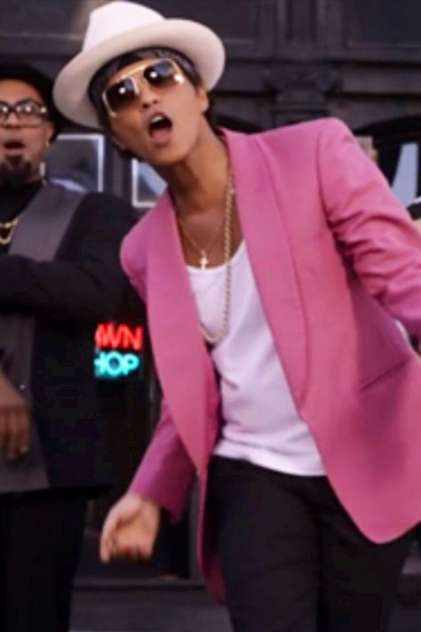 Bruno Mars ... Uptown Funk Bruno Mars Uptown Funk, Gangsters Paradise, Silk Sonic, Uptown Funk, Dance Outfit, When You Smile, Legally Blonde, Spirit Week, Classic Suit