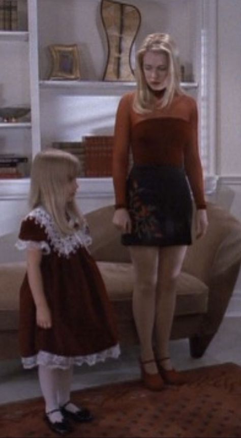 Sabrina The Teenage Witch Outfits, 90s Celebrity Fashion, Sabrina Spellman Outfit, Outfit Inspirations 90s, Sabrina Spellman Style, Witch Outfits, 90s Whimsigoth, 90s Inspired Outfits, Sabrina Spellman