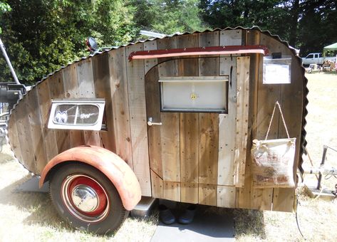 Diy Teardrop Trailer, Doc Watson, Vintage Trailer Interior, Tiny Mobile House, Homemade Camper, Teardrop Camper Trailer, Diy Camper Trailer, Trailer Diy, Trailer Interior