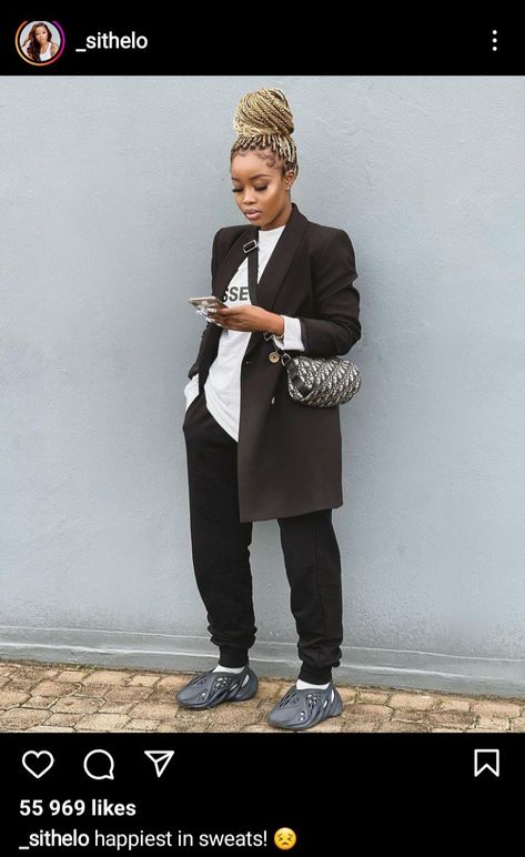 Black Women Joggers Outfit, Work Holiday Outfit Ideas, Chill Church Outfit Black Women, Elevated Casual Outfits Black Women, Fall Church Outfit Black Women, Office Wear With Sneakers, Casual Church Outfits Black Women, Pantyhose With Sneakers Outfit, Sweatpants Outfit Black Women