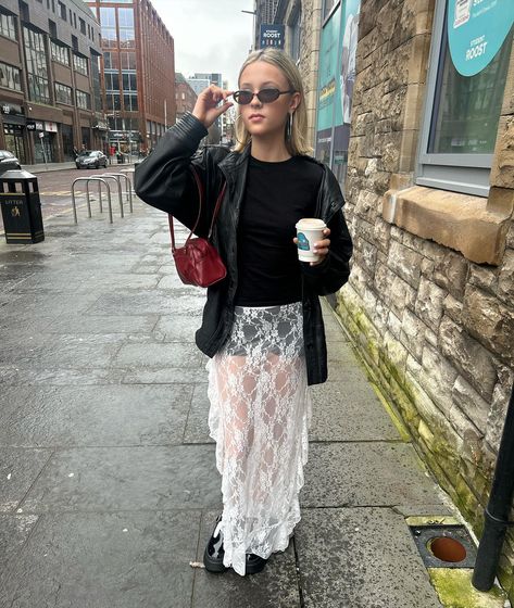 Lace skirts > 😎 @prettylittlething #classofplt #ad #ootd White Lace Skirt Outfit, Lace Skirt Outfit, Alt Fits, Outfits Paris, Lace Skirts, T Shorts, February 22, Skirt Outfit, Outfit Idea