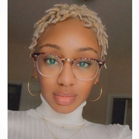 Short Goddess Locs, Short Dread Styles, Coiling Natural Hair, Short Dreadlocks Styles, Short Cut Wigs, Blonde Dreads, Short Locs Hairstyles, How To Grow Natural Hair, Starter Locs