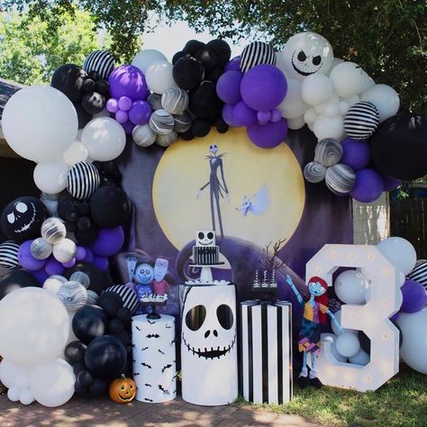 Woo'em on Instagram: “What’s this? Nightmare Before Christmas 📸: @wowmyparty  Inquiries: Sunny@wooemdesign.com or shop with me! Check profile for link • • • • •…” Nightmare Before Christmas Babyshower, Nightmare Before Christmas Kids, Ninjago Birthday, Nightmare Before Christmas Decorations, Mickey Mouse 1st Birthday, Halloween Baby Shower Theme, Halloween Party Decoration, Nightmare Before Christmas Halloween, Christmas Birthday Party