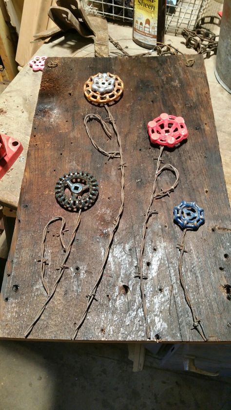 Reclaimed barn wood flowers made from faucet handles and barbed wire. Faucet Handle Flowers, Faucet Handles Repurposed, Family Heirloom Display, Handle Ideas, 4h Projects, Metal Handrails, Rustic Decorating, Metal Ideas, 5 Min Crafts