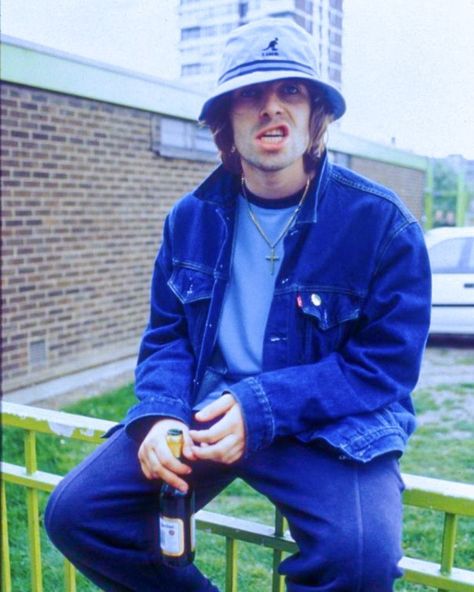 Liam Gallagher Noel Gallagher Oasis Unseen Rare Photo Rare Photos 1996 Britpop Blur Damon Albarn Graham Coxon 90s Liam Oasis, Liam Gallagher Oasis, Oasis Clothing, Liam And Noel, Oasis Band, Victorian Man, Damon Albarn, Noel Gallagher, Liam Gallagher