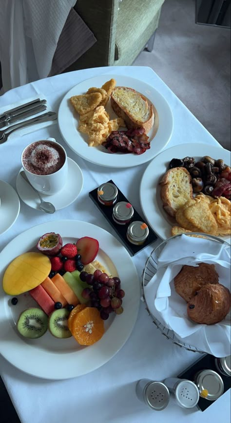 Hotel Breakfast Buffet, Inka Williams, Fruit Platter Designs, Healthy Eating Breakfast, Food Captions, Gourmet Breakfast, Hotel Breakfast, Hotel Food, Healthy Lifestyle Food