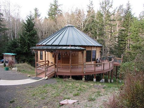 Puerto Rico Living, Cottage Canada, Wooden Yurts, Yurt Plans, Homes Layout, Circular Homes, Yurt House, Yurt Kits, Pacific Yurts