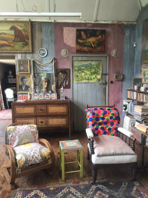 Modern Stoves, Bloomsbury Group, Eclectic Farmhouse, Charleston Homes, Painting Lamps, Bohemian Interior, Hand Painted Walls, Artist House, Spiritual Art