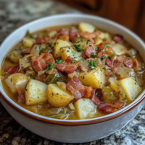 Cabbage And Potato Soup, Cabbage Potato Soup, Bacon Cabbage, Irish Bacon, Soup Cozy, Creamy Potatoes, Cabbage And Potatoes, Bacon Potato, Bacon Soup