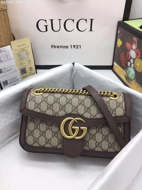 Gucci Bag Crossbody Purses, Gucci Bag Women, Gucci Handbags 2022, Gucci Purse Outfit, Brown Gucci Bag, Gucci Handbags Crossbody, Gucci Sling Bag, Gucci Chain Bag, Gucci Bag Outfit