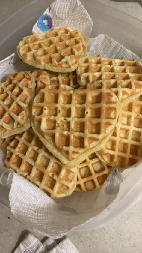 Heart Waffle Maker, Heart Shaped Waffles, Food Shapes, Heart Food, Black Home, Weird Food, Waffle Iron, Waffle Maker, Food Is Fuel