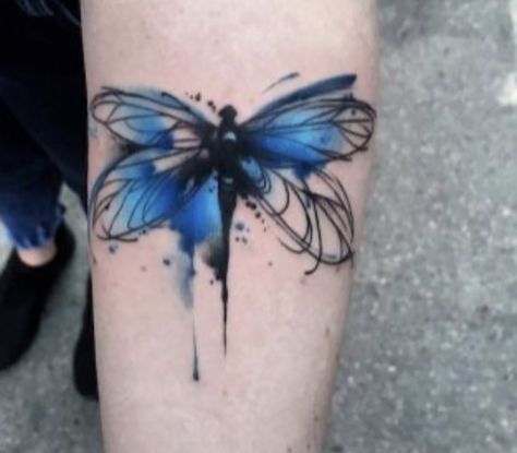 Twitter Watercolour Tattoos, Butterfly Back Tattoo, Tattoo Line, Dragonfly Tattoo Design, Circle Tattoos, Butterfly Tattoos For Women, Clever Tattoos, Wolf Tattoo Design, Trendy Tattoo