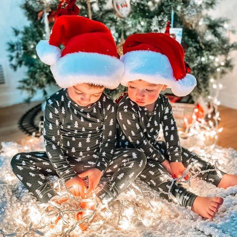 Brothers Christmas Photoshoot, 2 Boys Christmas Pictures, Sibling Christmas Pajama Pictures, Sibling Christmas Photoshoot Ideas, Christmas Brother Pictures, Christmas Photo Brothers, Christmas Card Sibling Photo, Christmas Lights Wrapped Around People, Christmas Light Pictures Kids